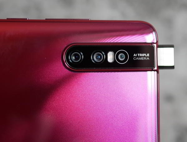 Обзор смартфона Vivo V15 Pro: с "выпрыгивающей" селфи-камерой