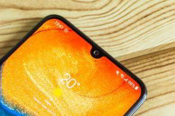 Обзор Samsung Galaxy A30 — самый сбалансированный середнячок?