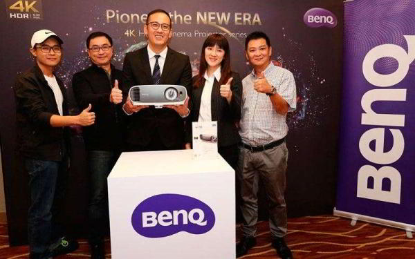 Домашний проектор BenQ W1700 с HDR и 4K UHD поступил в продажу в России