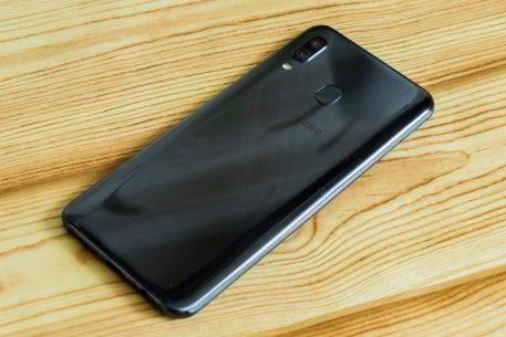 Обзор Samsung Galaxy A30 — самый сбалансированный середнячок?