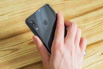 Обзор Samsung Galaxy A30 — самый сбалансированный середнячок?