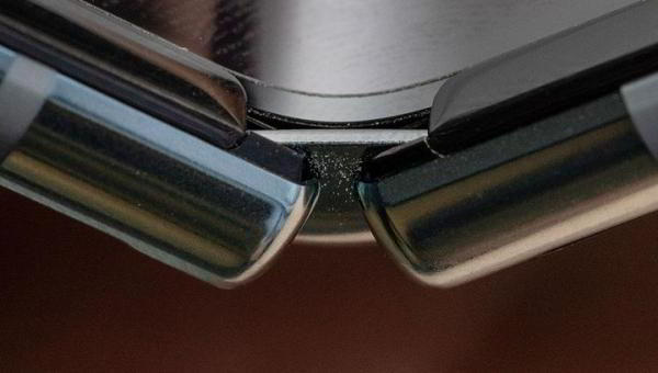 Samsung заставила iFixit удалить материал со "вскрытием" Galaxy Fold