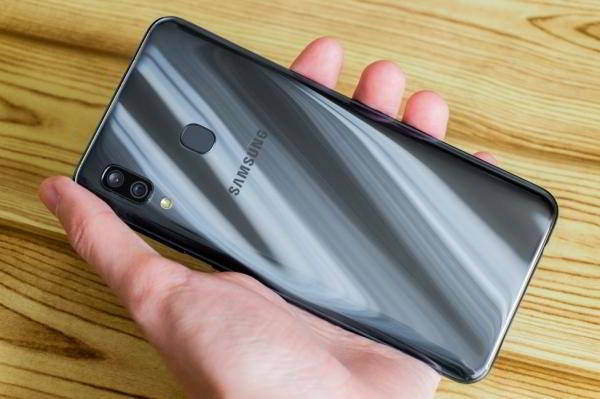 Обзор Samsung Galaxy A30 — самый сбалансированный середнячок?