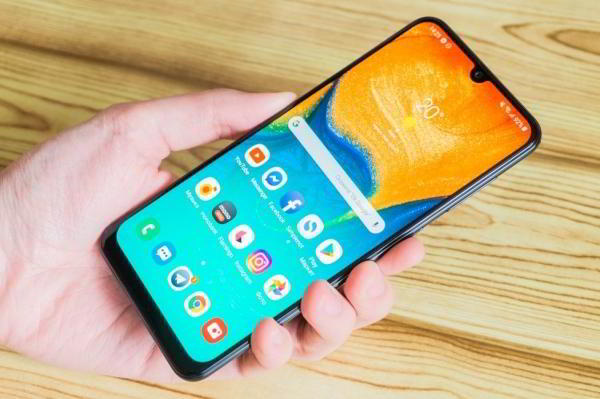 Обзор Samsung Galaxy A30 — самый сбалансированный середнячок?