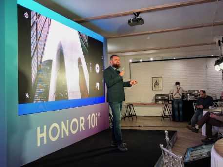 Новый смартфон Honor 10i представлен в России