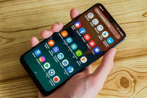 Обзор Samsung Galaxy A30 — самый сбалансированный середнячок?
