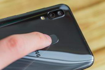 Обзор Samsung Galaxy A30 — самый сбалансированный середнячок?