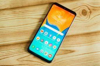Обзор Samsung Galaxy A30 — самый сбалансированный середнячок?