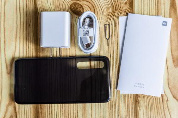 Обзор Xiaomi Mi 9 SE - компактный и немного упрощенный флагман