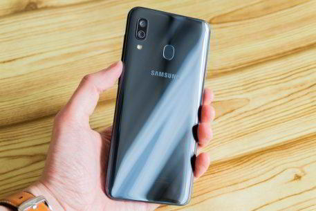 Обзор Samsung Galaxy A30 — самый сбалансированный середнячок?