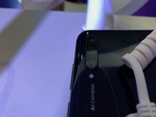 Новый смартфон Honor 10i представлен в России