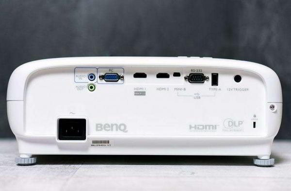 BenQ W1700 — Обзор 4K HDR проектора по цене хорошего телевизора BenQ W1700 — Обзор 4K HDR проектора по цене хорошего телевизора