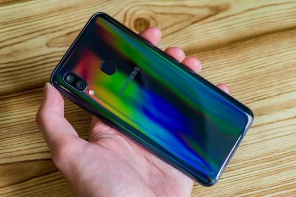 Обзор Samsung Galaxy A40 — компактный средний класс