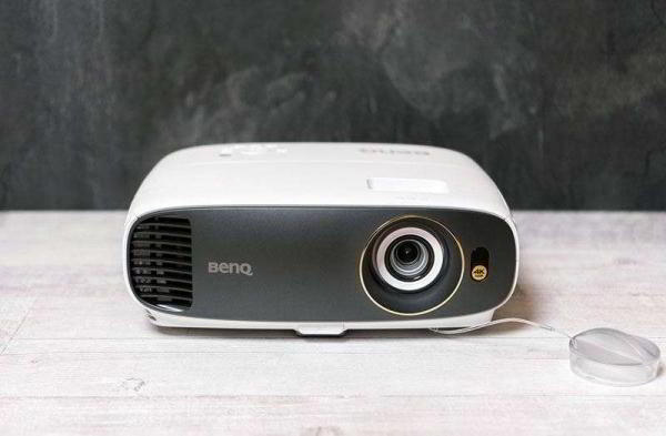 BenQ W1700 — Обзор 4K HDR проектора по цене хорошего телевизора BenQ W1700 — Обзор 4K HDR проектора по цене хорошего телевизора