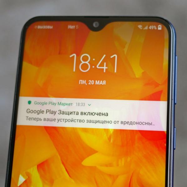 Обзор смартфона Samsung Galaxy M20: долгожитель с треугольной "челкой"