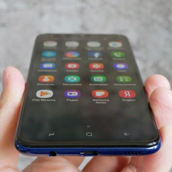 Обзор смартфона Samsung Galaxy M20: долгожитель с треугольной "челкой"