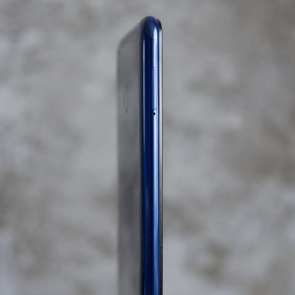 Обзор смартфона Samsung Galaxy M20: долгожитель с треугольной "челкой"