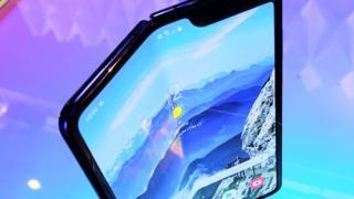 Samsung Галактика фолд: разбитые экраны задержка запуска