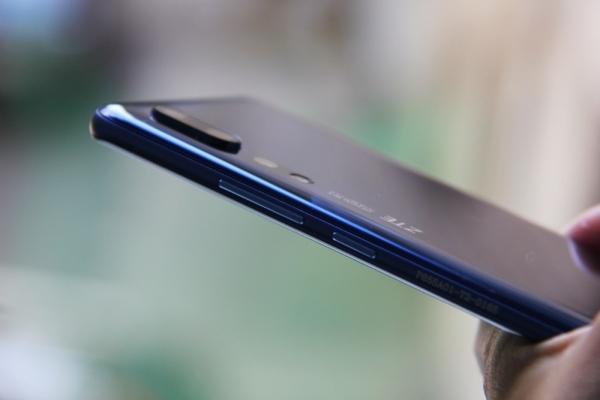 Обзор смартфона ZTE Axon 10 Pro: почти как флагман, но вдвое дешевле