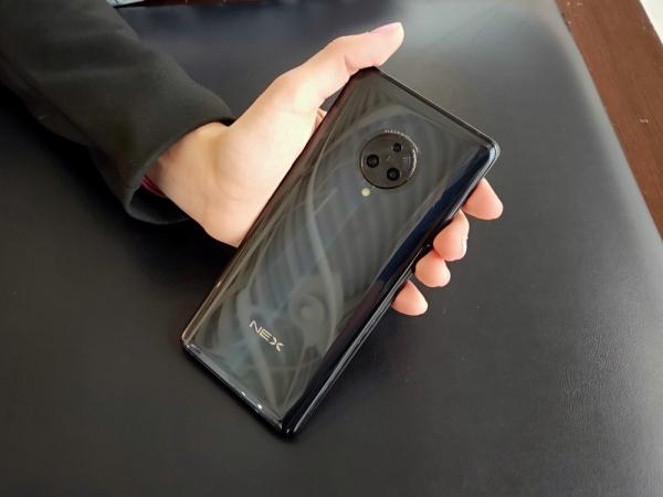Предварительный обзор Vivo Nex 3: удивительный смартфон со «стекающим» экраном и полностью сенсорным управлением