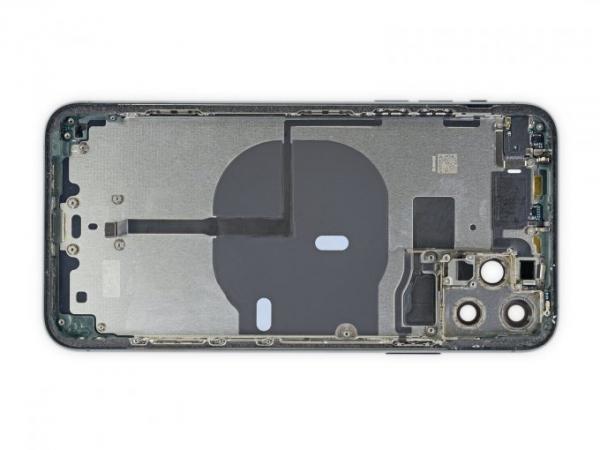 Разбираем на части iPhone 11 (15 фото)