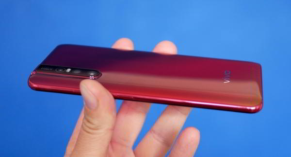 Обзор смартфона Vivo V15 Pro: с "выпрыгивающей" селфи-камерой