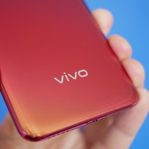 Обзор смартфона Vivo V15 Pro: с "выпрыгивающей" селфи-камерой