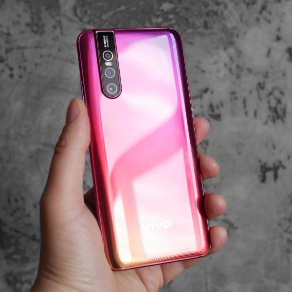 Обзор смартфона Vivo V15 Pro: с "выпрыгивающей" селфи-камерой